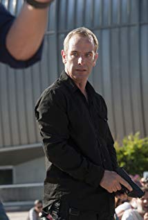 How tall is Robson Green?
